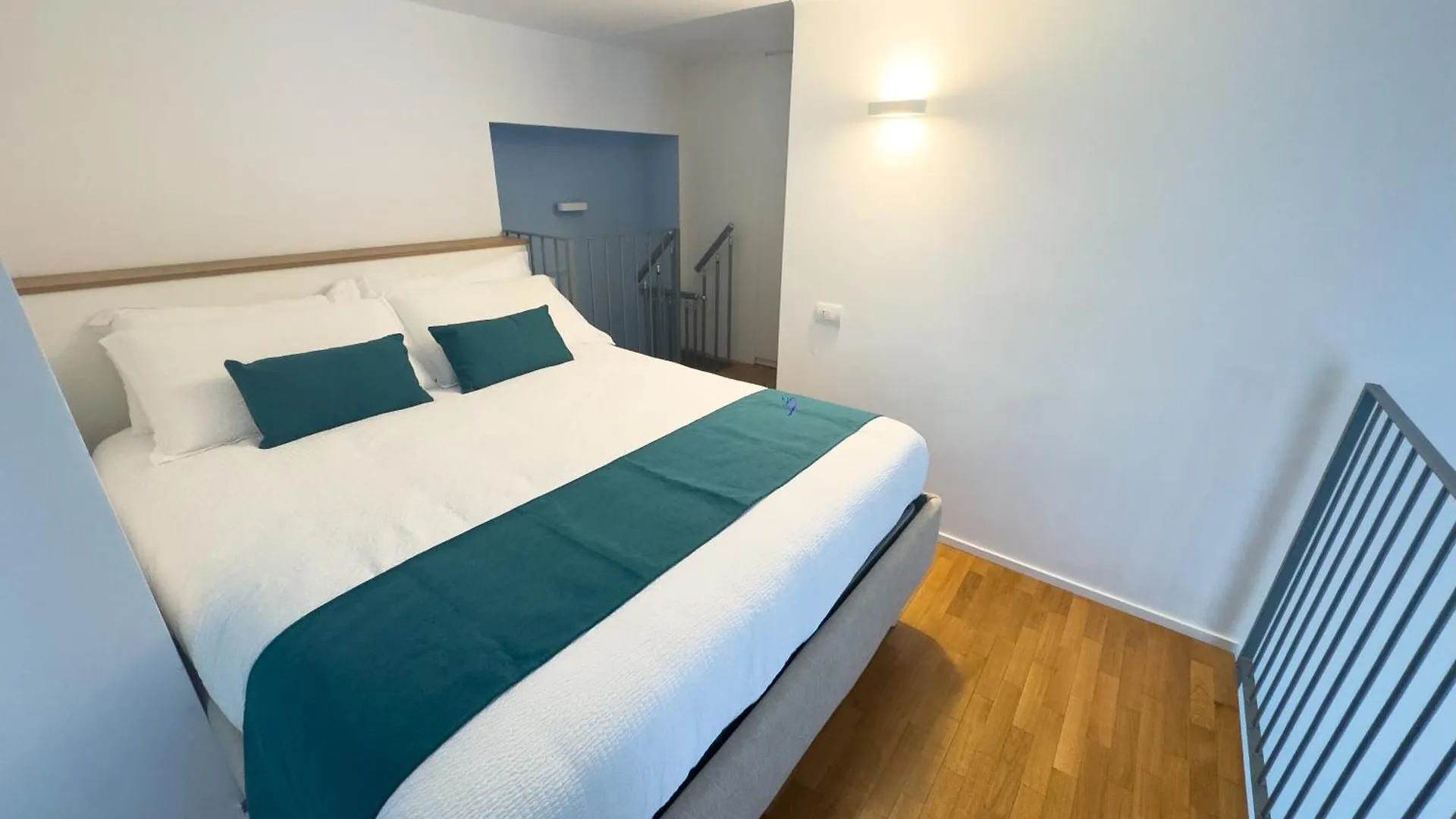 New One Bedroom Apartment In Isola Area Milano 0*,  Italien