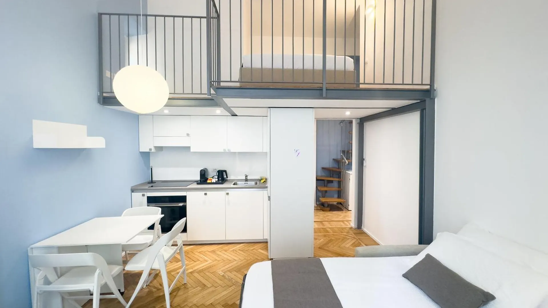 New One Bedroom Apartment In Isola Area 밀라노 이탈리아