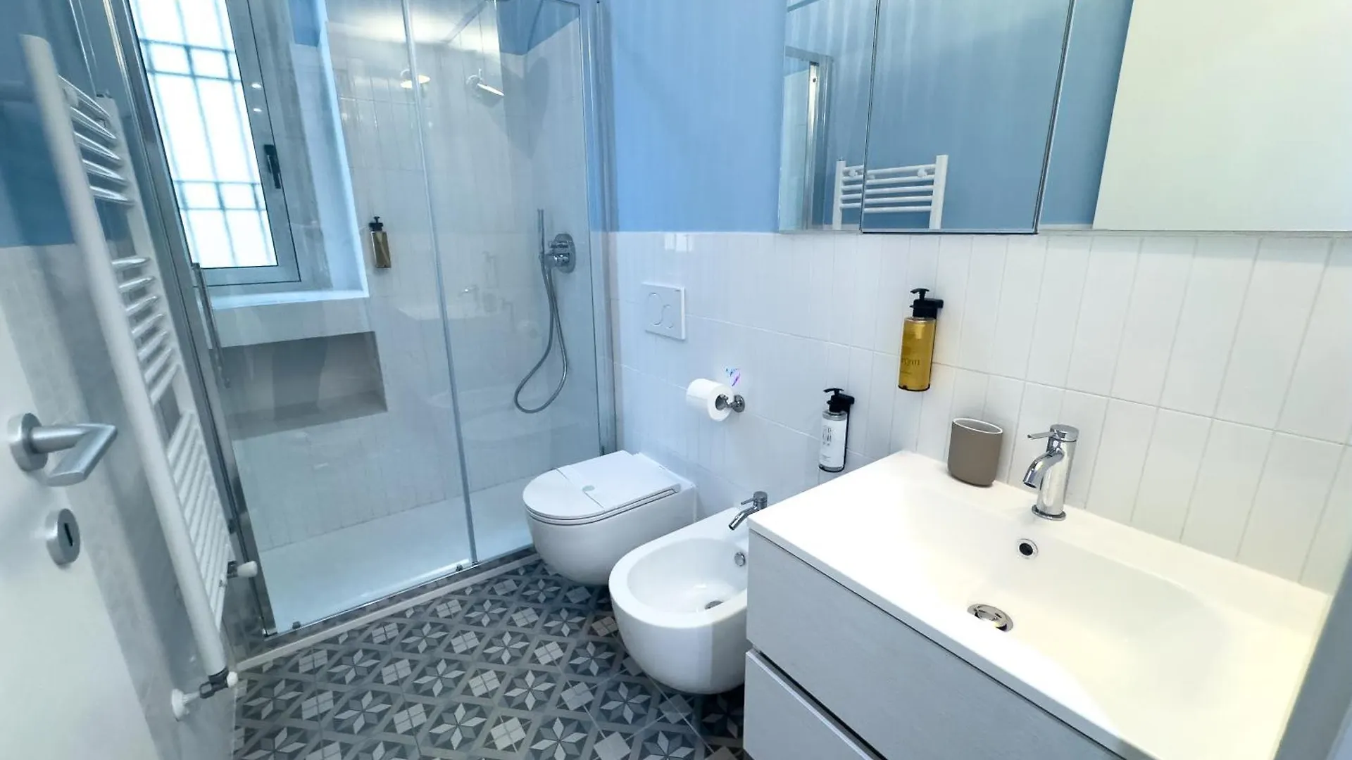 New One Bedroom Apartment In Isola Area 밀라노 이탈리아